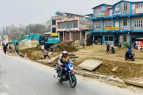 मापदण्डविपरीतका संरचना नहट्दा सडक विस्तारमा समस्या